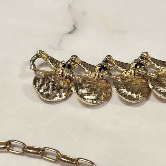 Vintage Gold-Tone Necklace & Clip-On Earrings Set Necklace has DAMAGE - Picture 12 of 13